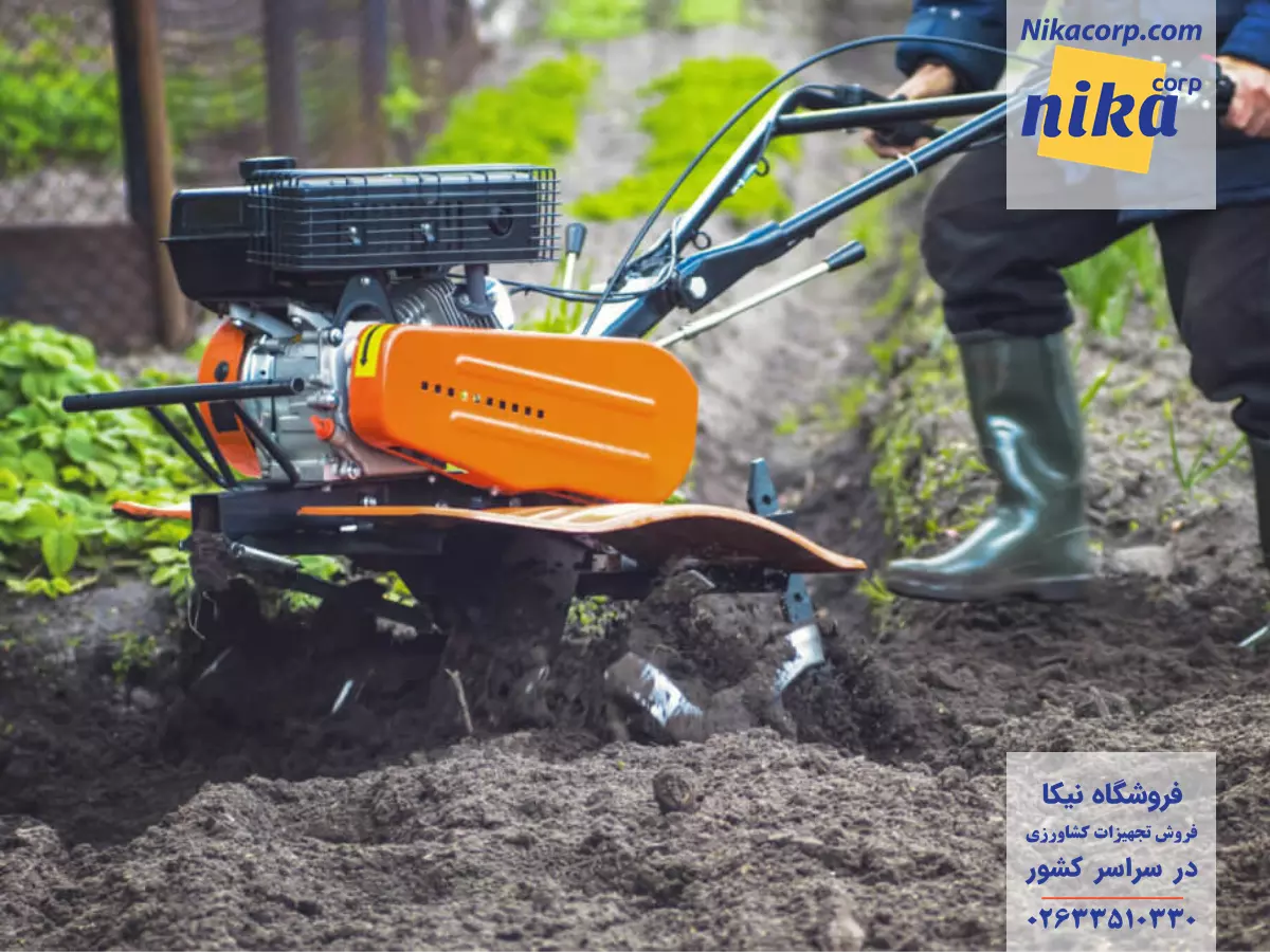 استفاده از تیلر برای شخم زدن چندین مزیت دارد. در مرحله اول، خاک ورزی خاک فشرده شده را می شکند و ساختار آن را بهبود می بخشد و امکان رشد بهتر ریشه را فراهم می کند. این به ویژه برای مناطقی با خاک رس سنگین یا خاک متراکم مفید است. خاک ورزی همچنین به ترکیب مواد آلی مانند کمپوست یا کود دامی در خاک کمک می 